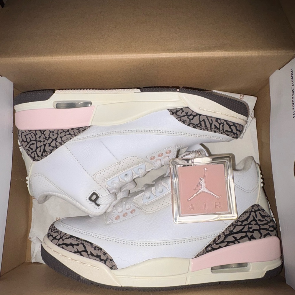 NEW Air Jordan 3 - Dark Mocha “Neopolitan” Men's Size 6/Women's Size 7.5